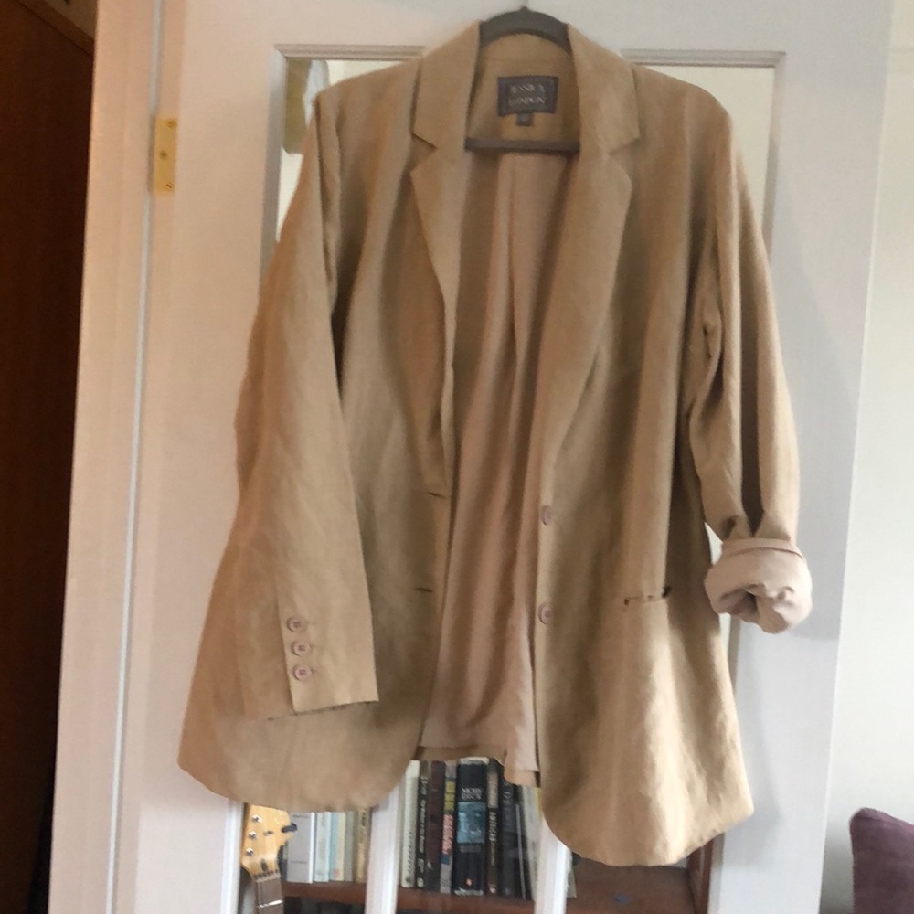 X L lined Linen Blazer in a neutral oatmeal color